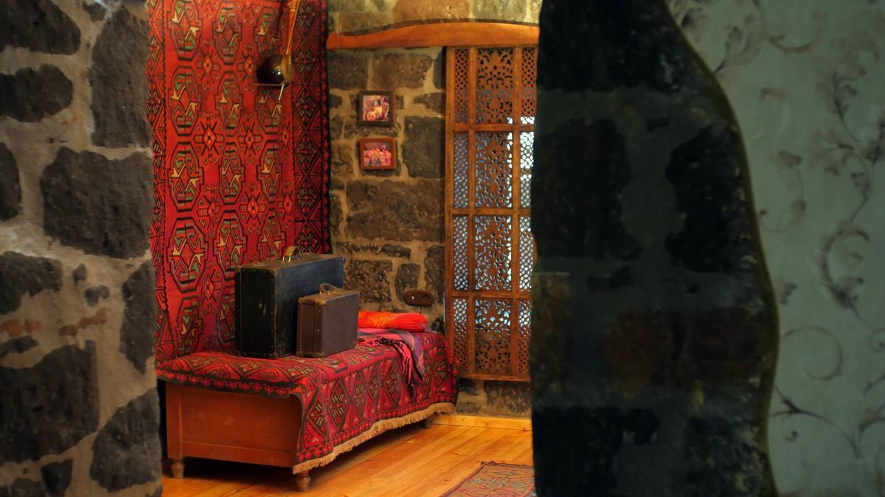 Bed and Breakfast Hye Aspet Հայ Ասպետ Гюмри Экстерьер фото