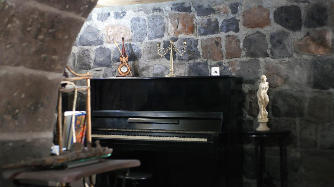 Bed and Breakfast Hye Aspet Հայ Ասպետ Гюмри Экстерьер фото