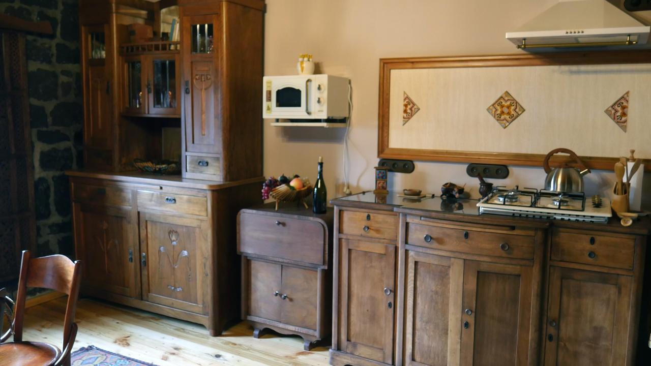 Bed and Breakfast Hye Aspet Հայ Ասպետ Гюмри Экстерьер фото