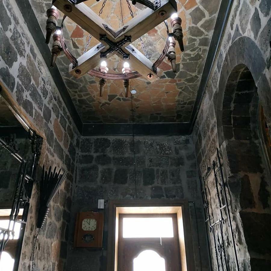 Bed and Breakfast Hye Aspet Հայ Ասպետ Гюмри Экстерьер фото
