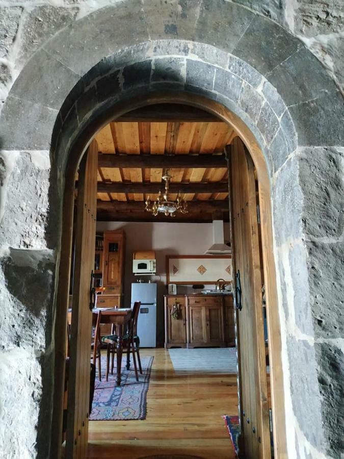 Bed and Breakfast Hye Aspet Հայ Ասպետ Гюмри Экстерьер фото