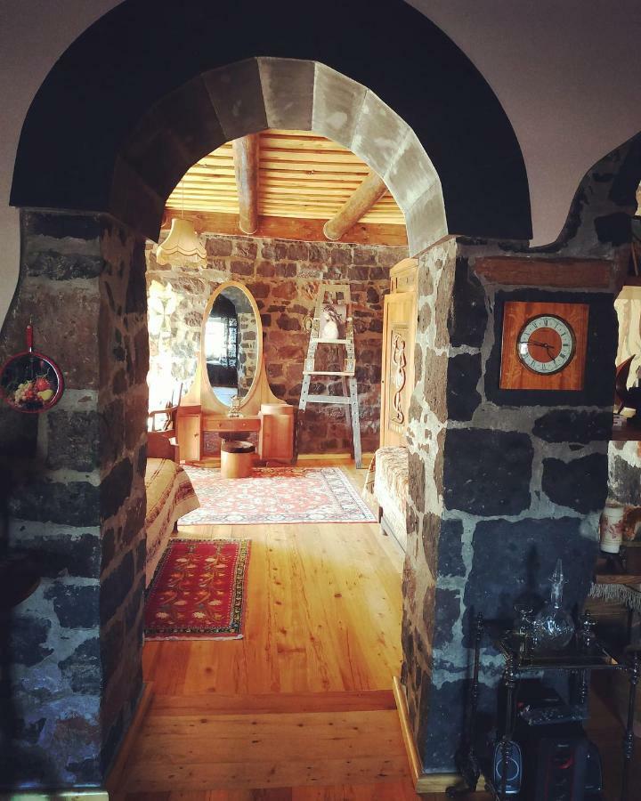 Bed and Breakfast Hye Aspet Հայ Ասպետ Гюмри Экстерьер фото
