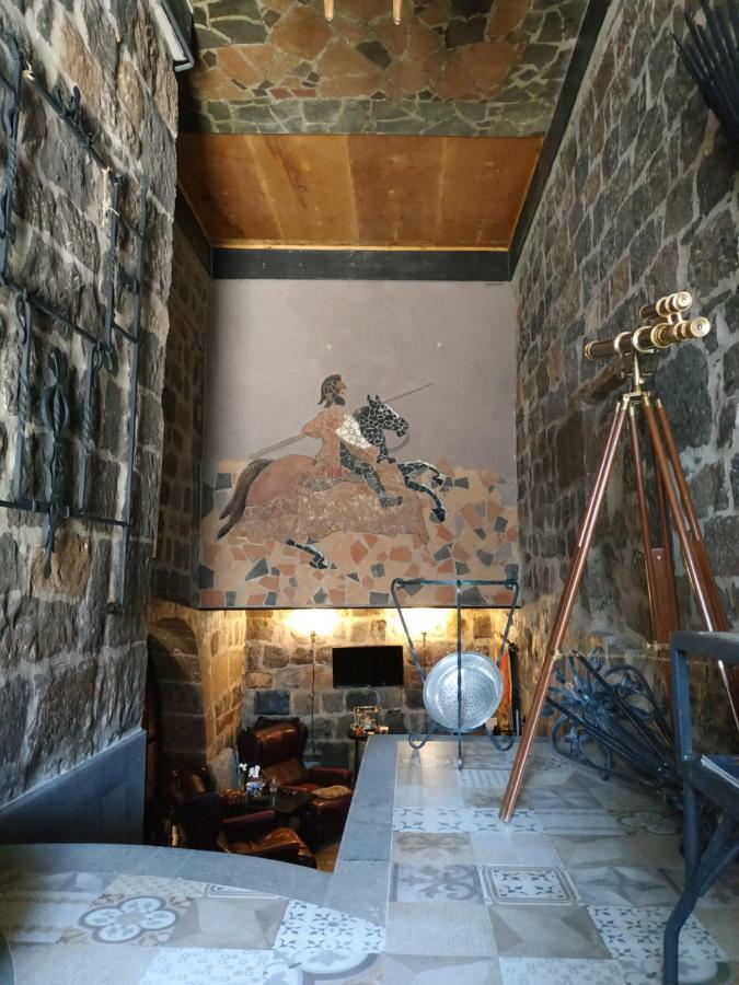 Bed and Breakfast Hye Aspet Հայ Ասպետ Гюмри Экстерьер фото